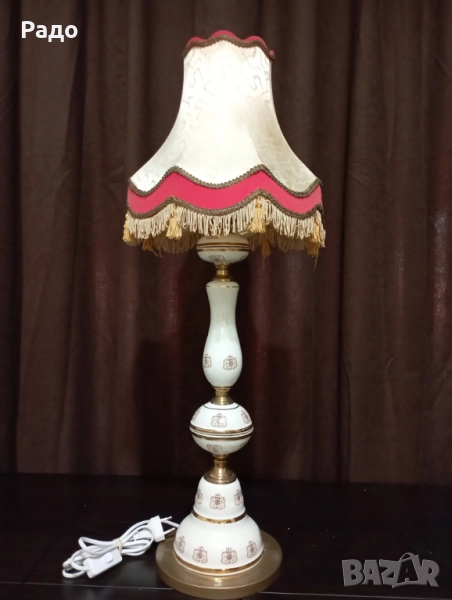 Голяма старинна порцеланова лампа с красив абажур, снимка 1