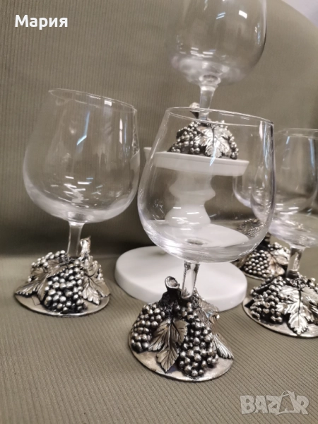 Чаши за алкохолни напитки на столче , снимка 1