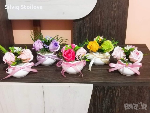 ‼️НОВО‼️За празника на жената зарадвайте дамите с керамична кашпа със сапунени цветя, снимка 3 - Подаръци за жени - 43985820
