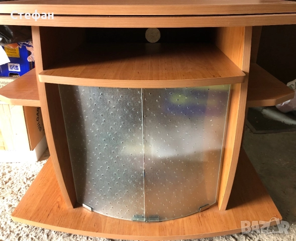 Шкаф за телевизор с въртящ се плот и стъклени вратички, снимка 2 - Шкафове - 52092805