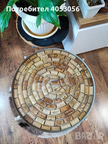 Кръгла маса от винени коркови тапи и епоксидна смола, снимка 3 - Маси - 50544463