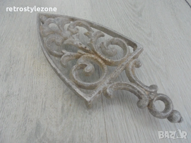 № 8487 СТАРА МЕТАЛНА ПОСТАВКА ЗА ЮТИЯ  , снимка 4 - Други ценни предмети - 53220811