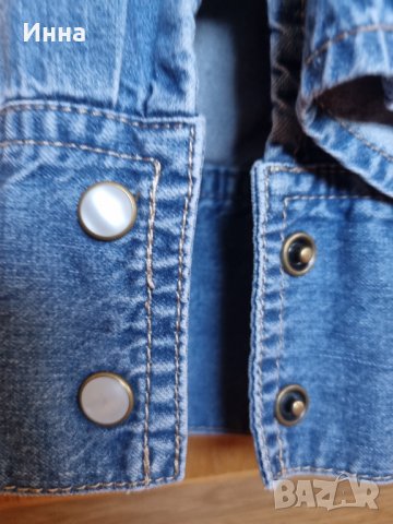 Дънкова риза S/M размер Gina Tricot вталена синя джобове ежедневна , снимка 3 - Ризи - 38432756