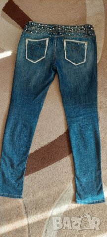 Модерни дънки с капси, снимка 2 - Дънки - 36658561