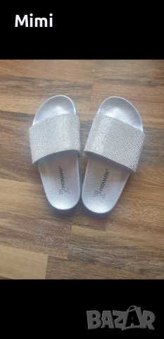 Много сладки детски чехли 