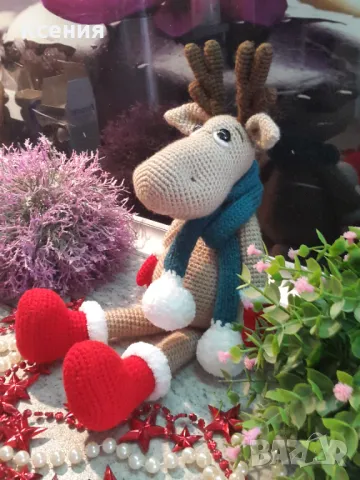 Подарък за Коледа. Елен /Рудольф с шал/, Ръчно изработена, Плетена играчка, снимка 2 - Плюшени играчки - 48088431