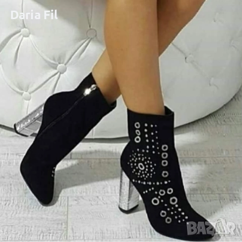 СТРАХОТНИ черни велурени боти със сребристо-златисти кабсички