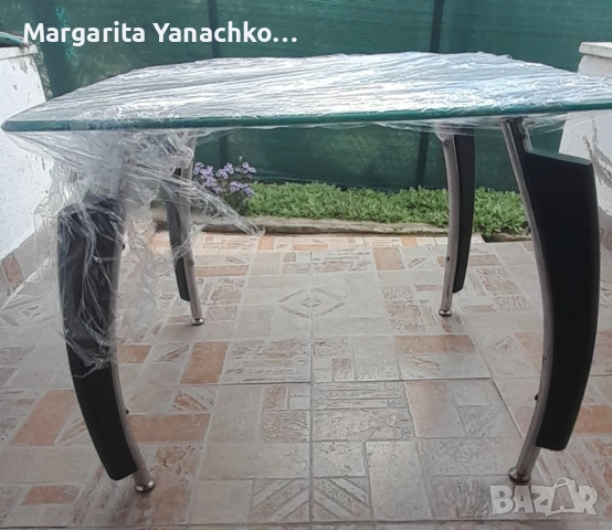 Стъклена масичка 