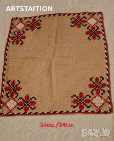 Ръчно бродирани кърпички, чехли, пантофки и каре, снимка 8 - Антикварни и старинни предмети - 35550708