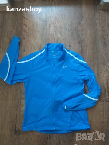 Nike Impossibly Light Jacket Womens - страхотна дамска ветровка КАТО НОВА С, снимка 5 - Спортни екипи - 47272767