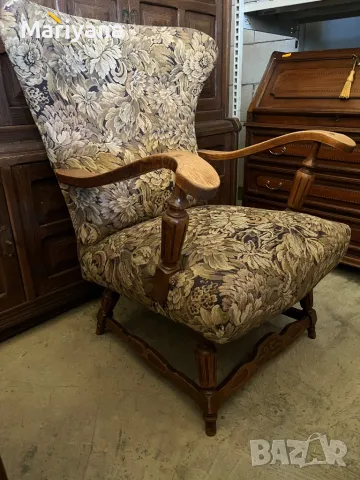  ⸻  Голям стол/фотьойл с дървена конструкция и текстилна обивка - Внос от Холандия