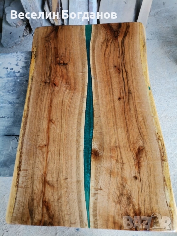 Плот за Маса изработен от червен дъб и епоксидна смола , снимка 3 - Маси - 52693489
