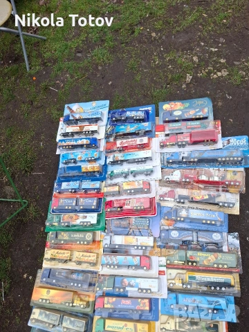 Продават се бирени камиончета и метални колички 