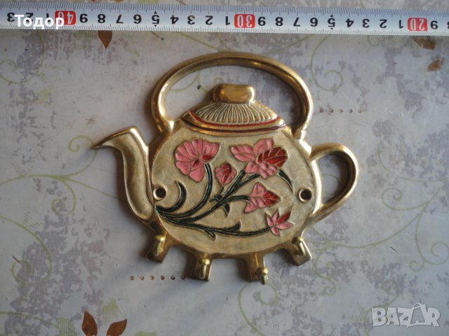 Уникална бронзова поставка за ключове с емайл ключ