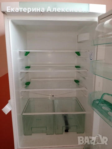 Продавам хладилник с фризер Електролукс работещ, снимка 4 - Хладилници - 52823003