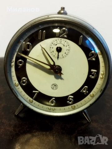 Стар механичен будилник, настолен часовникн часовник