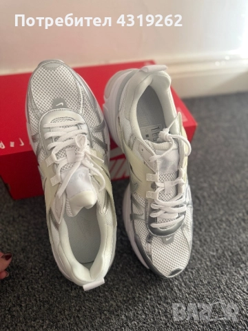 Мъжки маратонки Nike V2K Run, снимка 4 - Маратонки - 52751167