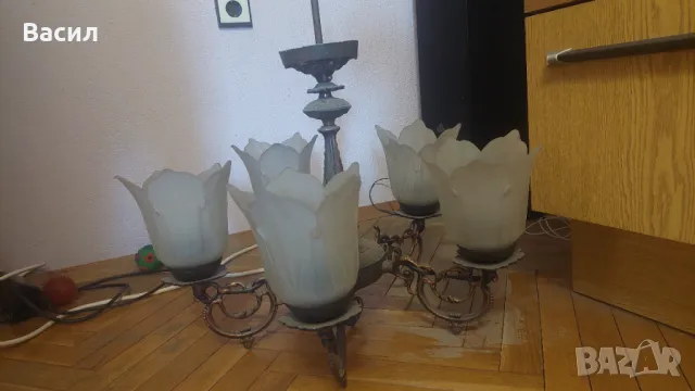 Стар масивен полилей 