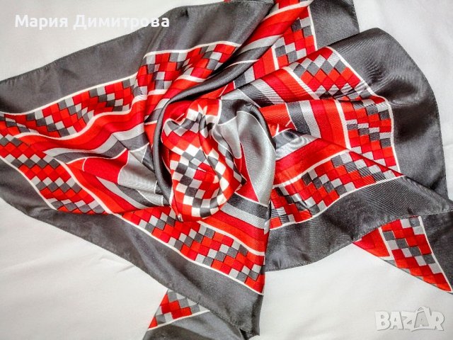 Копринен шал в червено и сиво 67/65, снимка 3 - Шалове - 37340365