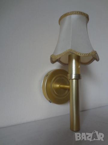 Аплик за стена