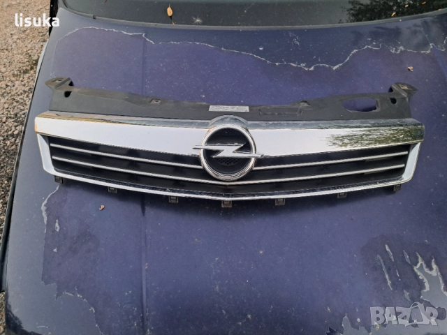 Фейсова решетка за Опел Астра Н с здрави захвати 
