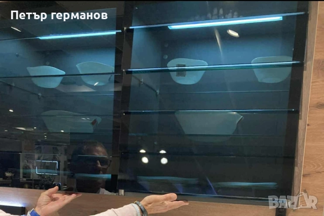 Шкаф с електрическо отваряне – алуминий и закалено стъкло