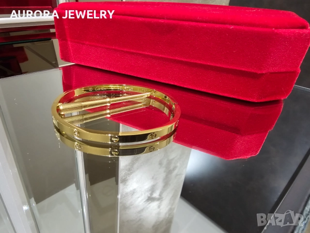CARTIER Gold Love Classic Small Model Гривна с Отверка, снимка 3 - Гривни - 52830576