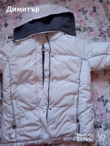 Бяло дамско зимно яке М-Л размер