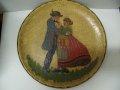 № 6288 старо дървено пано   - ръчно рисувано  1941 г  - диаметър 28 см   - произход - Германия , снимка 2