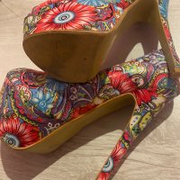 Дамски обувки с цветя Moschino модел лукс, снимка 3 - Дамски обувки на ток - 35457166