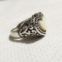 стар сребърен пръстен, Дамски сребърен пръстен със сърце от бял кралски седеф - камъка на, снимка 3 - Пръстени - 32351561