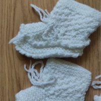 Бебешки терлички ръчно плетени, снимка 3 - Бебешки чорапи - 36806268
