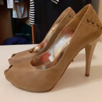 Токчета, снимка 1 - Дамски обувки на ток - 32361843