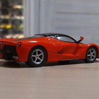 Ferrari LaFerrari 2013 - мащаб 1:43 на IXO/Altaya моделът е нов в PVC дисплей-кейс, снимка 4 - Колекции - 43620564