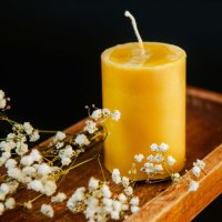 Свещи от натурален чист пчелен восък и ръчно изработени дървени свещници, снимка 5 - Пчелни продукти - 38927089
