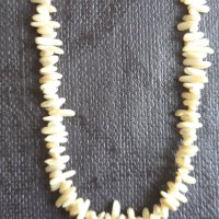 Колие от естествен бял корал, снимка 1 - Колиета, медальони, синджири - 38030154