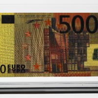 Златна банкнота 500 Евро, цветна в прозрачна стойка - Реплика, снимка 1 - Нумизматика и бонистика - 27074701