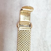 Швейцарски златен дамски часовник., снимка 12 - Бижутерийни комплекти - 34628920