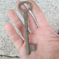 Стар бронзов ключ, снимка 3 - Антикварни и старинни предмети - 35004530