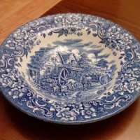 Дълбока порцеланова чиния Royal Tudor Ware, снимка 1 - Чинии - 27293977