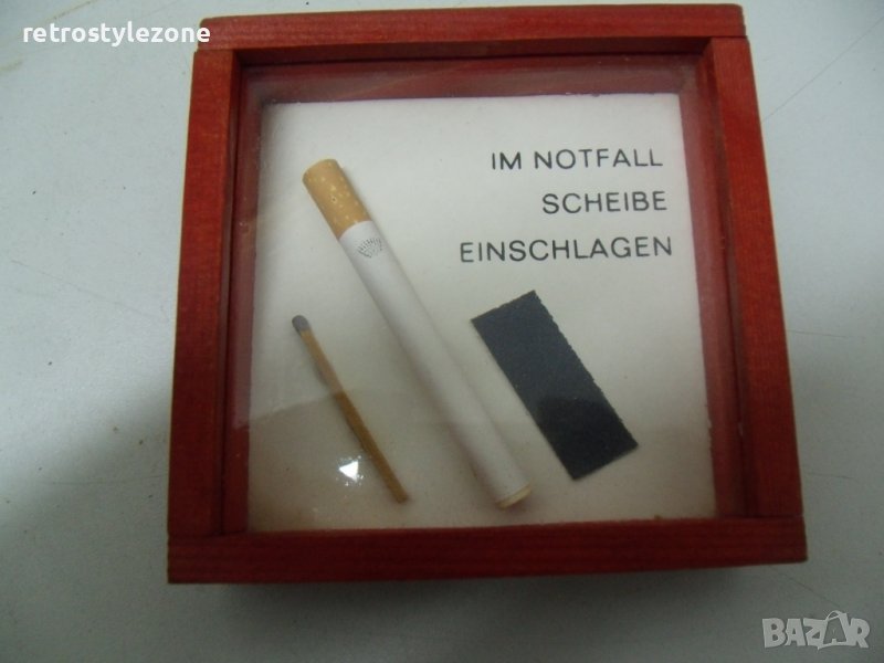 № 6519 стар сувенир - KLEINER DICK   - с дървена рамка , стъкло   - размер 11 / 11 / 3 см, снимка 1