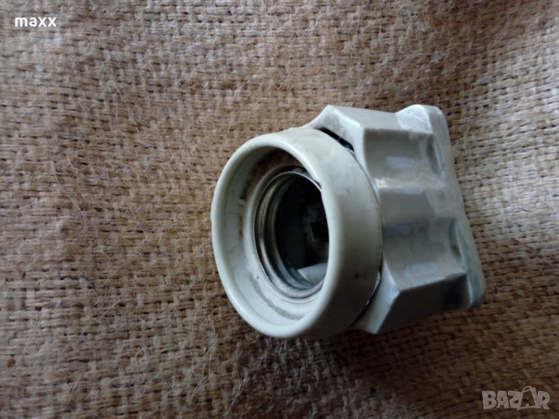 Керамична основа за бушон 63 А, снимка 1