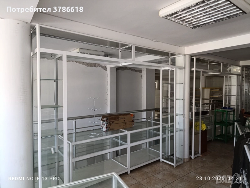 Стъклена П-образна витрина, снимка 1