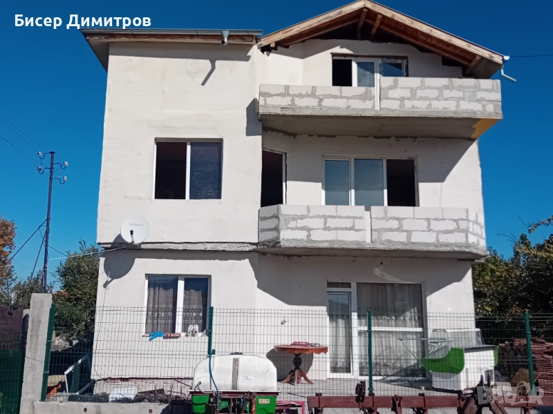 Три етажна къща във С.боянци близо до Асеновград, снимка 1