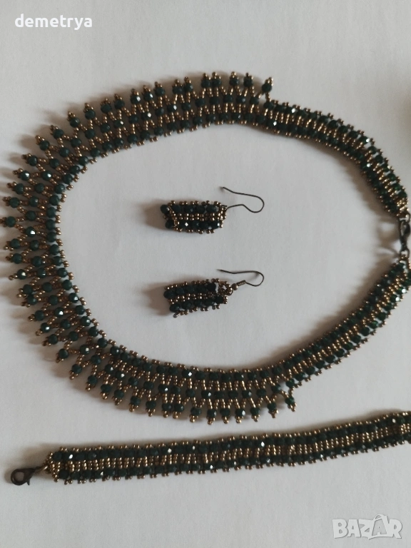 Комплект от колие, гривна и обеци, изработени от зелени и златисти камъни, снимка 1