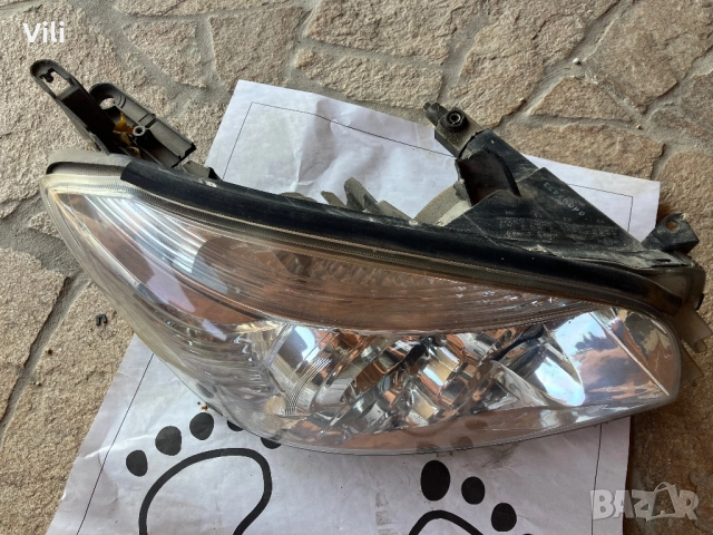 Десен фар Toyota Rav4 (Тойота Рав4), снимка 4 - Части - 51594628