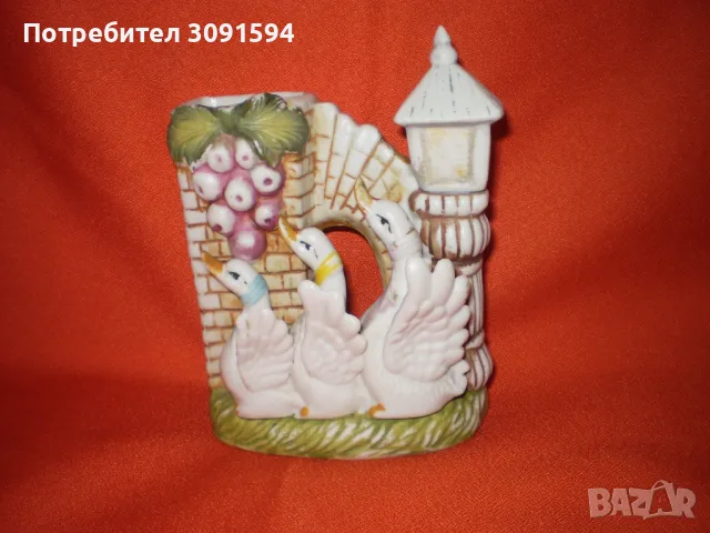 Винтидж ваза с три лебеда от фин бисквитен порцелан, снимка 6 - Други ценни предмети - 49555781