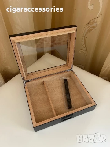 Хумидор за пури – испански кедър, карбонов дизайн, хигрометър, снимка 4 - Табакери - 38252604
