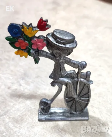 Стара романтична метална фигурка - колоездач, снимка 4 - Статуетки - 49922620
