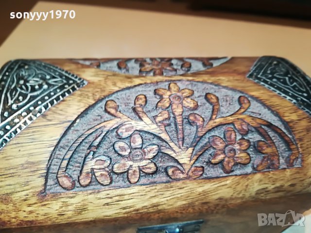 дървена кутия с дърворезба и метален обков 2007211211, снимка 9 - Антикварни и старинни предмети - 33573593